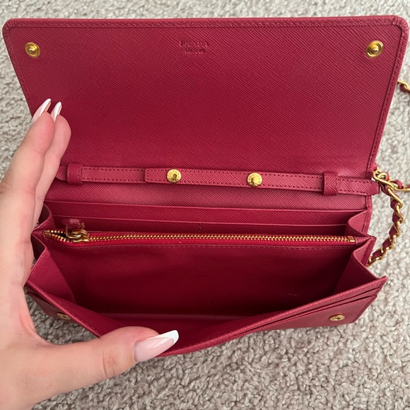 Fuchsia pink Prada chain wallet - Picture 3 of 3